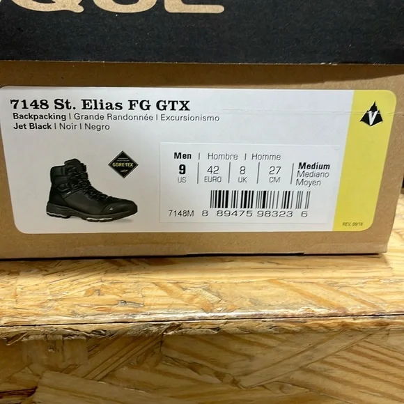 Brand new in box Vasque St. Elias Gore-Tex waterproof boot with Vibram sole. - Picture 2 of 7